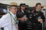 Travis Kvapil mit Crewchief Ben Leslie und Jack Roush