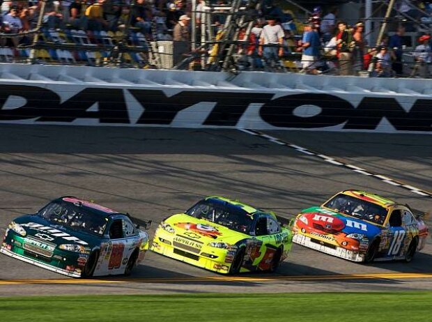 Dale Earnhardt Jun., Mark Martin, Kyle Busch Daytona, Daytona International Speedway Dale Earnhardt Jun., Mark Martin, Kyle Busch Daytona, Daytona International Speedway