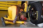 Kyle Busch kontrolliert jedes Detail an seinem Gibbs-Toyota