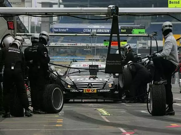 Ralf Schumacher beim Boxenstopp Titel-Bild zur News: Ralf Schumacher beim Boxenstopp