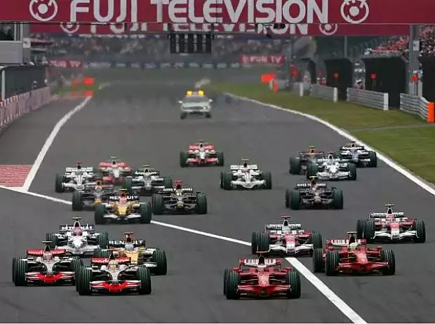 Kimi Räikkönen, Lewis Hamilton, Fuji, Fuji Speedway Titel-Bild zur News: Kimi Räikkönen, Lewis Hamilton, Fuji, Fuji Speedway