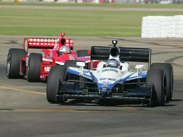 Dan Wheldon, Marco Andretti, Michigan, Michigan International Speedway Titel-Bild zur News: Dan Wheldon, Marco Andretti, Michigan, Michigan International Speedway