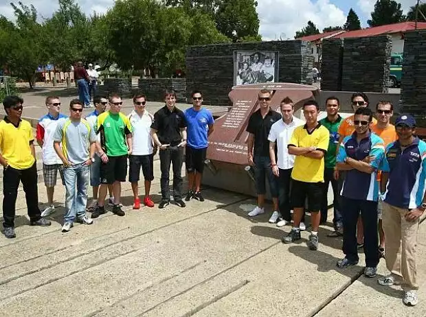 Titel-Bild zur News: A1GP-Fahrer in Soweto
