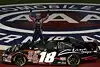 Bild zum Inhalt: Fontana: Historischer Doppelschlag durch Kyle Busch