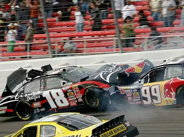 Kyle Busch, Scott Speed, Las Vegas, Las Vegas Motor Speedway Titel-Bild zur News: Kyle Busch, Scott Speed, Las Vegas, Las Vegas Motor Speedway