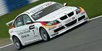 Bild zum Inhalt: BMW im Warmup vorneweg