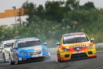 Tiago Monteiro, Nicola Larini (SEAT) (Chevrolet) 