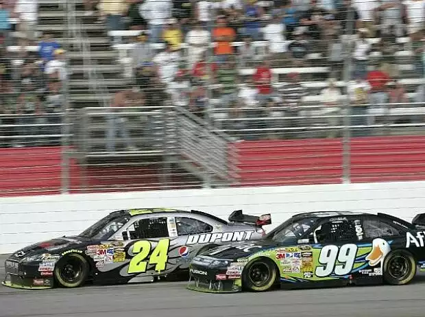 Jeff Gordon, Carl EdwardsAtlanta, Atlanta Motor Speedway Titel-Bild zur News: Jeff Gordon, Carl EdwardsAtlanta, Atlanta Motor Speedway