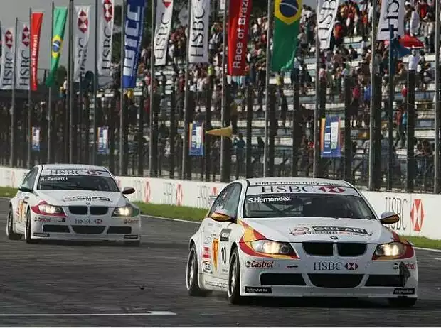 Alessandro Zanardi, Sergio Hernandez, Curitiba, Curitiba Circuit Titel-Bild zur News: Alessandro Zanardi, Sergio Hernandez, Curitiba, Curitiba Circuit