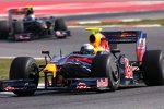 Sebastian Vettel (Red Bull) vor Sebastien Buemi (Toro Rosso) 