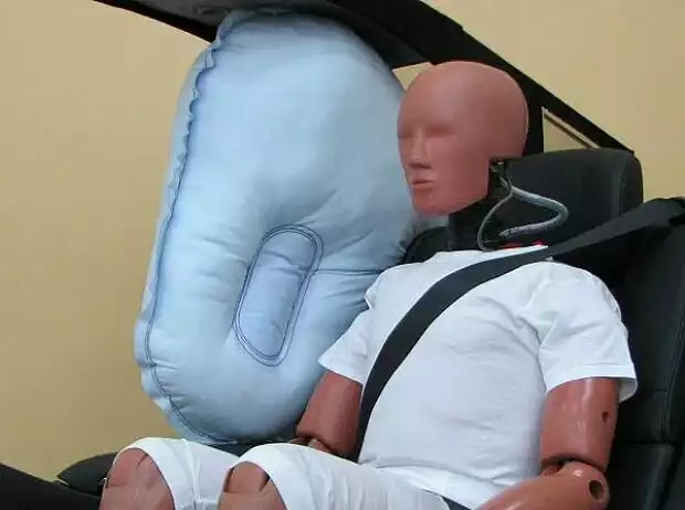 Toyota Rücksitzairbag Titel-Bild zur News: Toyota Rücksitzairbag