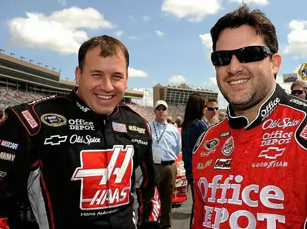 Tony Stewart, Ryan NewmanAtlanta, Atlanta Motor Speedway Titel-Bild zur News: Tony Stewart, Ryan NewmanAtlanta, Atlanta Motor Speedway