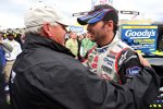 Rick Hendrick gratuliert Jimmie Johnson 