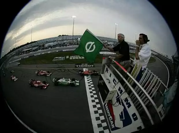 Richmond Start IndyCars IRL Titel-Bild zur News: Richmond Start IndyCars IRL