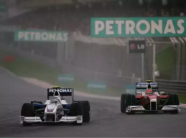 Titel-Bild zur News: Nick Heidfeld vor Timo Glock