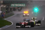 Jarno Trulli (Toyota) vor Rubens Barrichello (Brawn) 