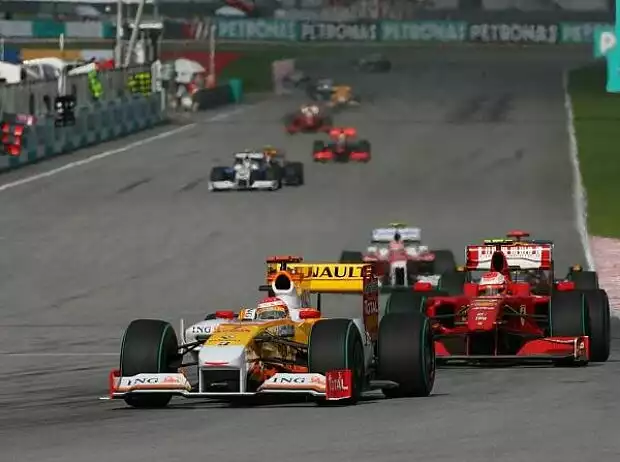 Fernando Alonso vor Kimi Räikkönen Titel-Bild zur News: Fernando Alonso vor Kimi Räikkönen