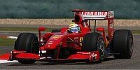 Bild zum Inhalt: Ferrari steht mit dem Rücken zur Wand