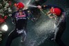 Bild zum Inhalt: Red Bull verleiht Flügel: Vettel gewinnt im Regen!