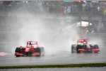 Kimi Räikkönen (Ferrari) und Lewis Hamilton (McLaren-Mercedes) 