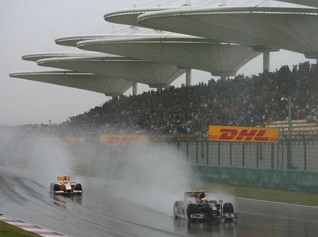 Sébastien Buemi vor Fernando Alonso Sébastien Buemi vor Fernando Alonso