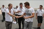 Jenson Button Sebastian Vettel Ross Brawn (Teamchef) (Red Bull) (Brawn) 