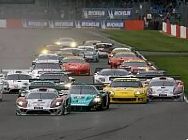 Start Silverstone FIA GT Titel-Bild zur News: Start Silverstone FIA GT