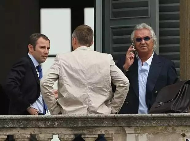 Stefano Domenicali, Martin Whitmarsh und Flavio Briatore Titel-Bild zur News: Stefano Domenicali, Martin Whitmarsh und Flavio Briatore