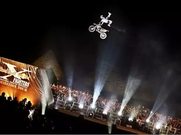Red Bull X-Fighters Exhibition in Ägypten Titel-Bild zur News: Red Bull X-Fighters Exhibition in Ägypten