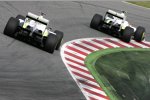 Rubens Barrichello vor Jenson Button (Brawn) 
