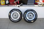 Indy-Reifen mit Logo