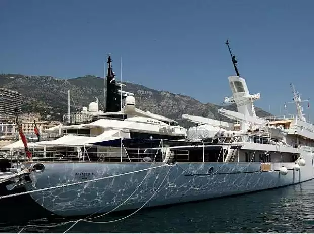 Jacht im Hafen von Monte Carlo Titel-Bild zur News: Jacht im Hafen von Monte Carlo