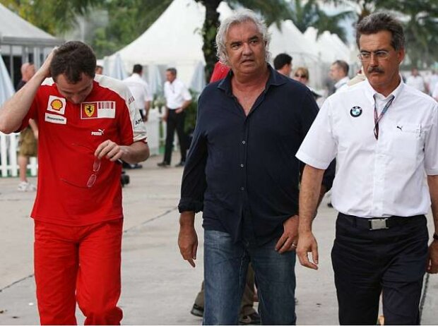 Titel-Bild zur News: Flavio Briatore (Teamchef), Mario Theissen (BMW Motorsport Direktor), Stefano Domenicali (Teamchef)