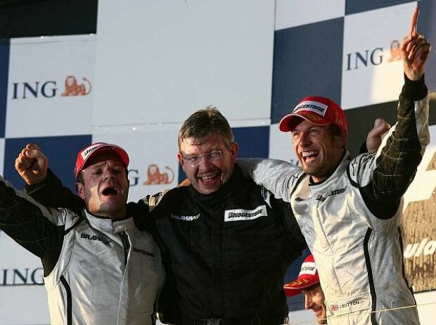 Titel-Bild zur News: Rubens Barrichello, Ross Brawn (Teamchef) und Jenson Button