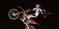 Bild zum Inhalt: Red Bull X-Fighters begeistern Singapur