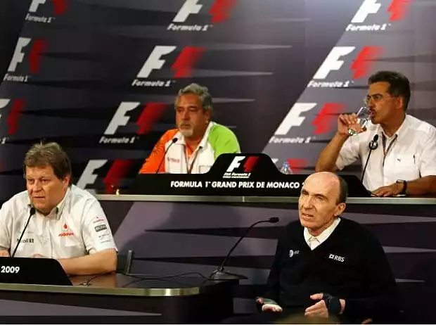 Norbert Haug (Mercedes-Motorsportchef), Frank Williams (Teamchef), Vijay Mallya (Teameigentümer) und Mario Theissen (BMW Motorsport Direktor) Titel-Bild zur News: Norbert Haug (Mercedes-Motorsportchef), Frank Williams (Teamchef), Vijay Mallya (Teameigentümer) und Mario Theissen (BMW Motorsport Direktor)