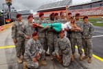 Miss USA Kirsten Dalton mit der US Army