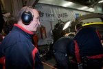 Audi Motorsport Direktor Wolfgang Ulrich beobachtet einen Boxenstopp