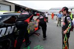Jeff Gordon betrachtet seinen Hendrick-Chevy nach dem Crash in der Qualifikation