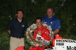  Helio Castroneves mit Joie Chitwood unf Brian Barnhardt