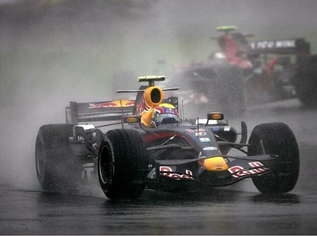 Mark Webber vor Sebastian Vettel