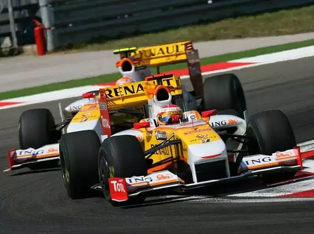 Fernando Alonso, Nelson Piquet Jr. Titel-Bild zur News: Fernando Alonso, Nelson Piquet Jr.
