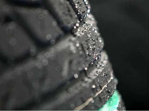Titel-Bild zur News: Bridgestone Regenreifen rain tyre