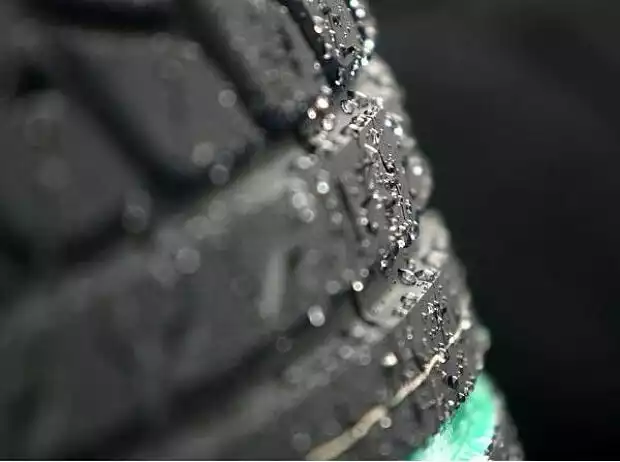 Bridgestone Regenreifen rain tyre Titel-Bild zur News: Bridgestone Regenreifen rain tyre