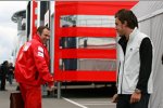 Stefano Domenicali (Teamchef) (Ferrari) und Fernando Alonso (Renault)