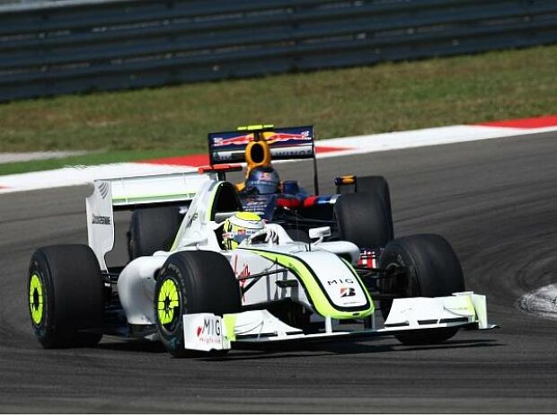 Jenson Button vor Sebastian Vettel Jenson Button vor Sebastian Vettel