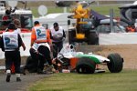 Das Wrack des Autos von Adrian Sutil (Force India) 
