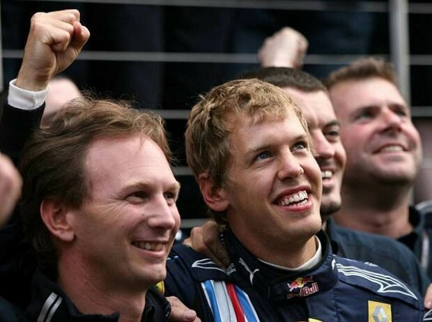Titel-Bild zur News: Christian Horner (Teamchef) und Sebastian Vettel