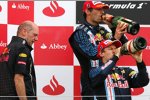 Adrian Newey (Technischer Direktor), Mark Webber und Sebastian Vettel (Red Bull) 