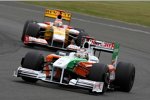 Adrian Sutil (Force India) vor Fernando Alonso (Renault) 